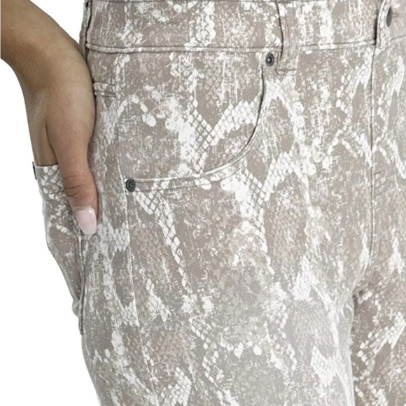 HUE Women's High Rise Denim Capri Legging - Taupe - Faded Python - NWT - Medium - Picture 3 of 14